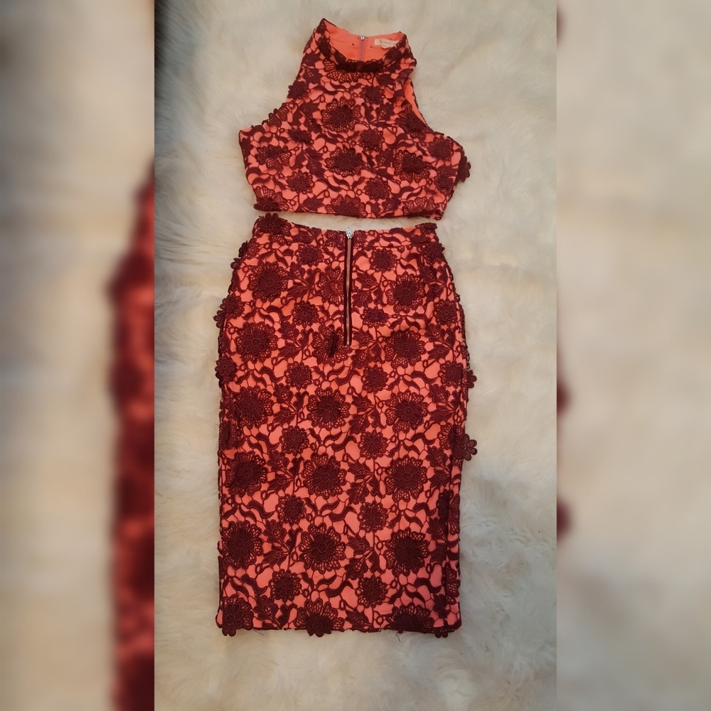 A beautiful two piece set - Picture 1 of 2